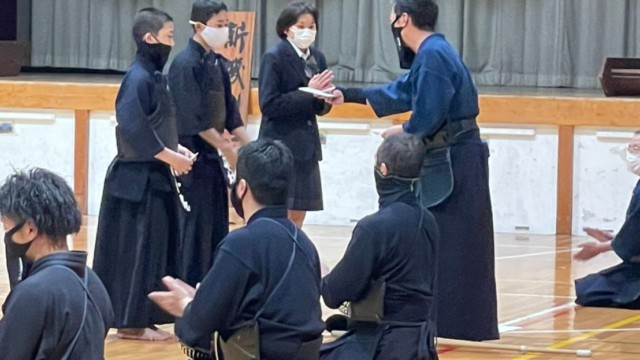 やっと体育館で稽古再開できましたが・・・